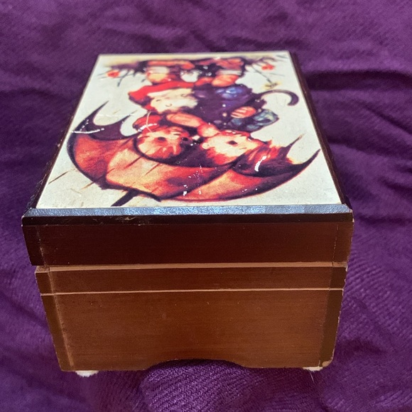 Vintage Hummel music box, “rain drops” 🎶, EUC - Picture 6 of 11